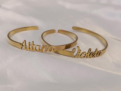 Brazalete Personalizado con Nombre para Mujer, Acero Inoxidable con Efecto Espejo, Baño de Oro 18K, Ajustable y Ligero regalo para ella