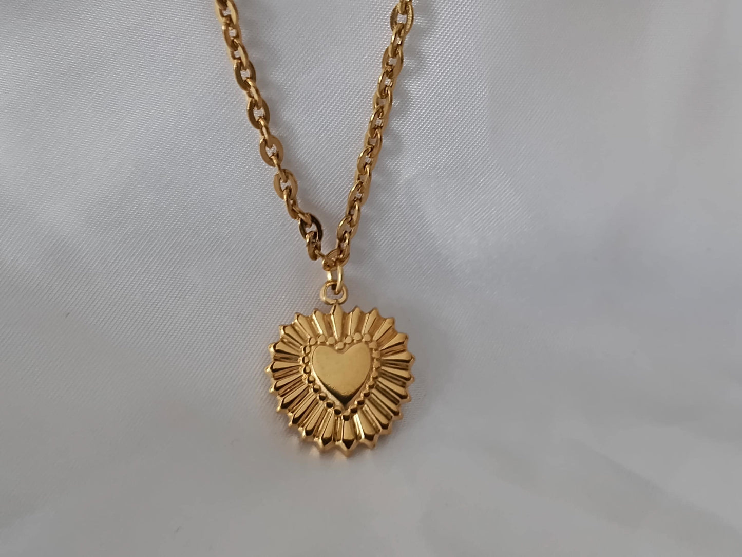 Collar de Acero Inoxidable Oro 18K colgante de Cruz medalla con corazon 40cm + Extensión 5cm (16"+2") para mujeres