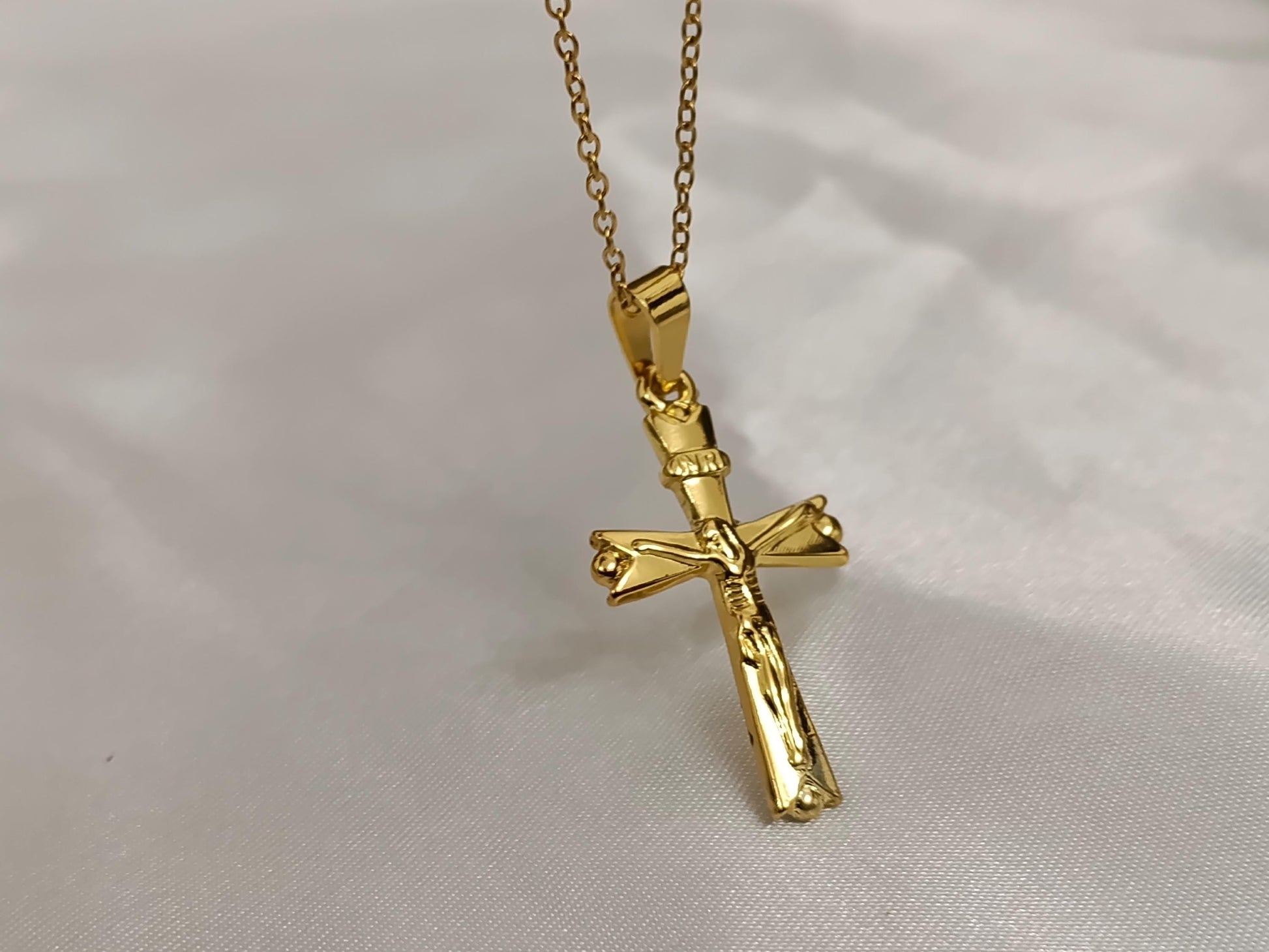 Collar Cruz (45cm) - Acero Inoxidable bañado en Oro 18K Pulido Espejo para ella