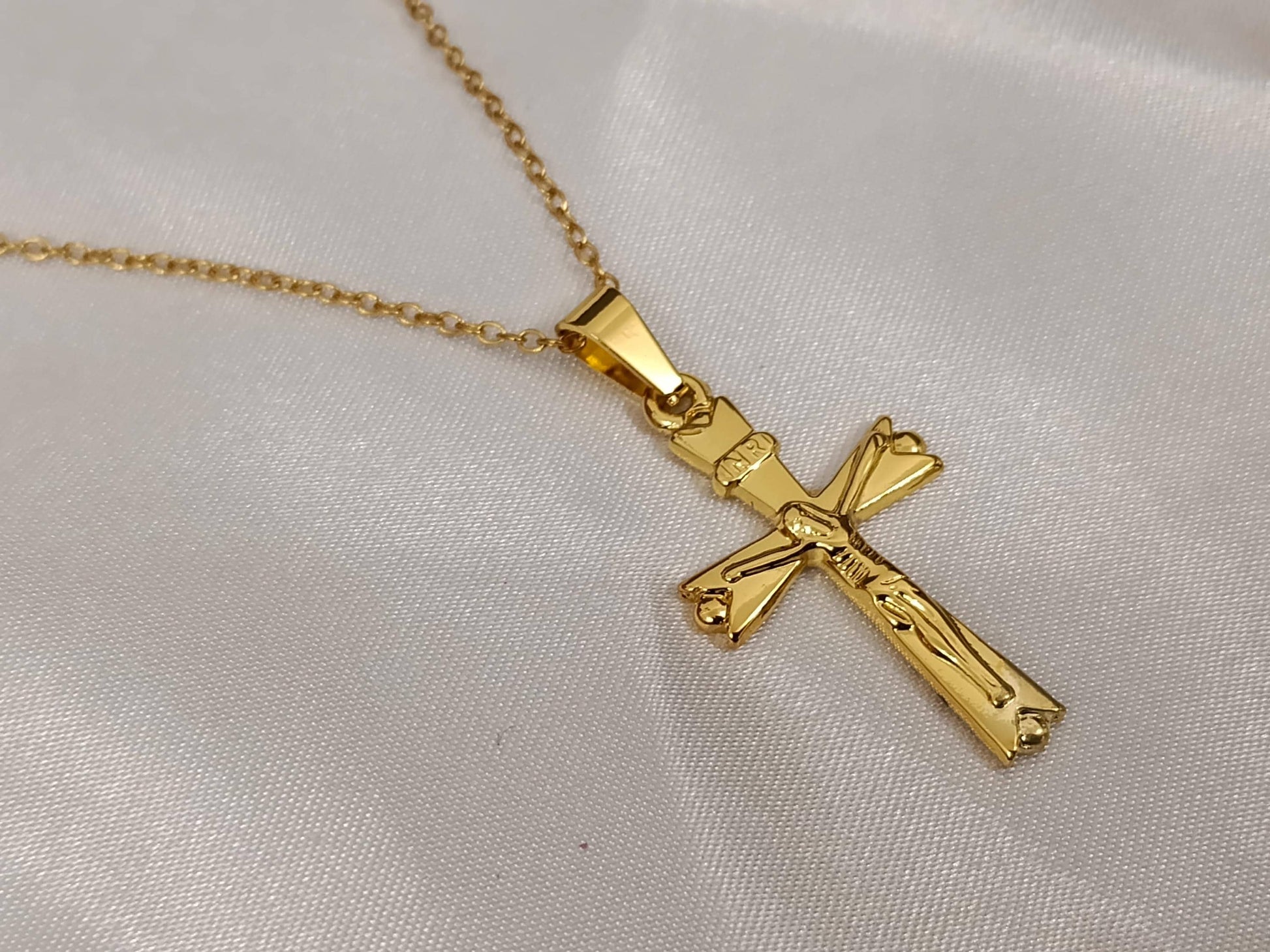 Collar Cruz (45cm) - Acero Inoxidable bañado en Oro 18K Pulido Espejo para ella