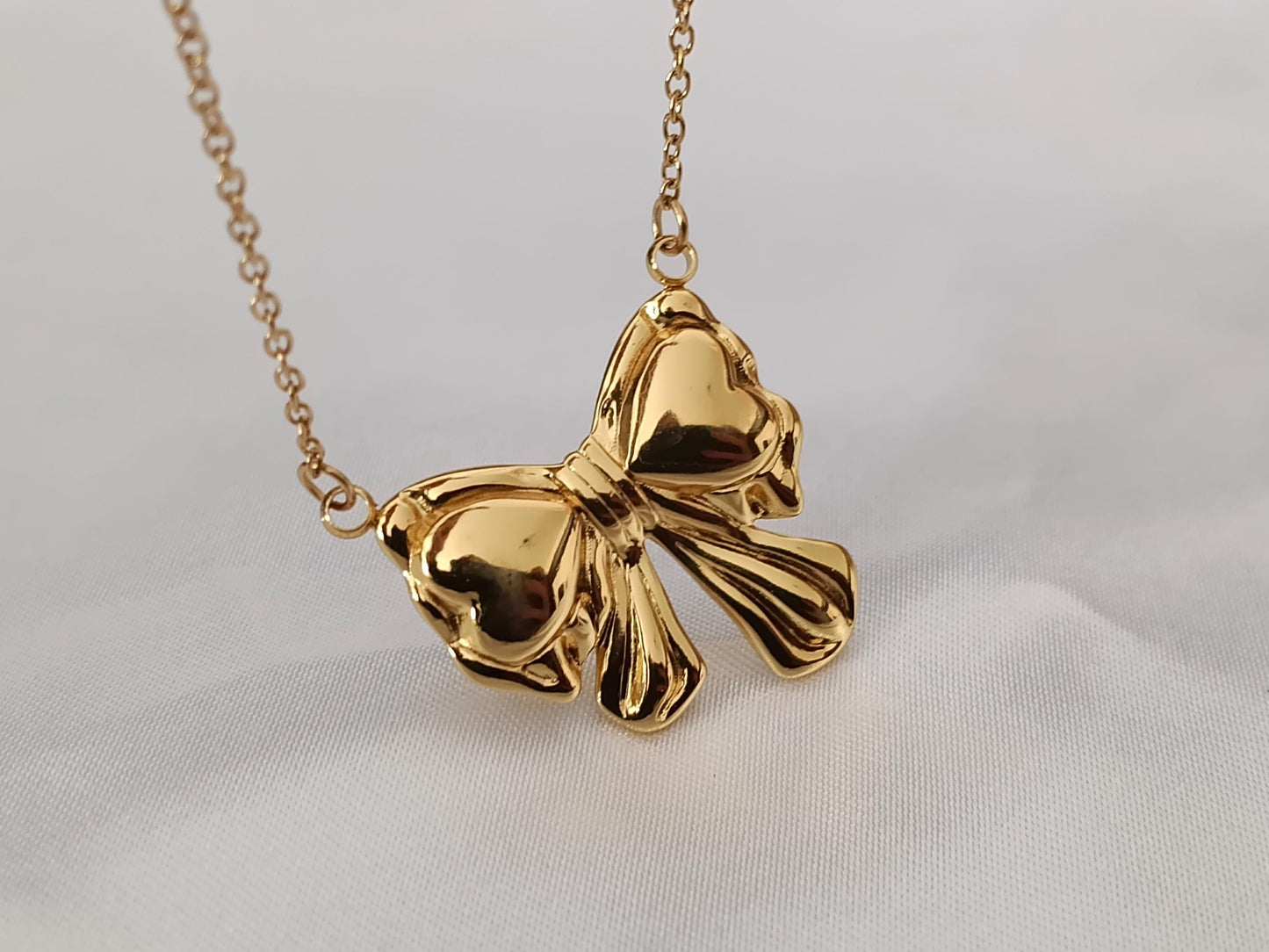 Collar con Colgante de Lazo en Acero Inoxidable y Baño de Oro 18K (40cm + Extensión) regalo para ella