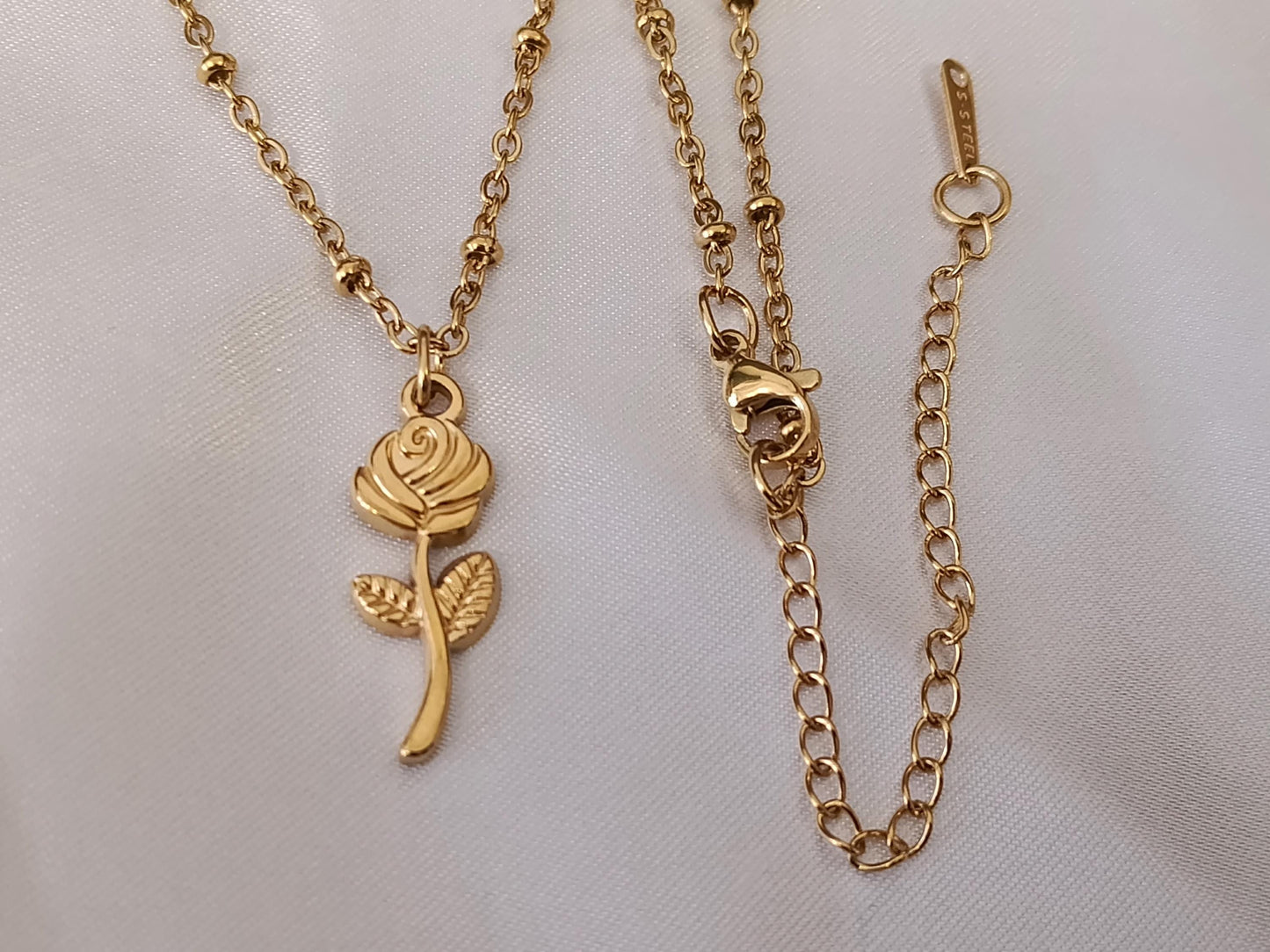 Collar de flor Rosa en Acero Inoxidable con Baño de Oro 18K (40cm + Extensión) para ella