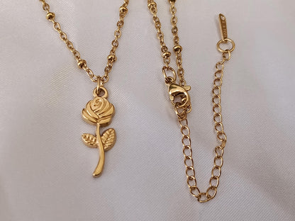 Collar de flor Rosa en Acero Inoxidable con Baño de Oro 18K (40cm + Extensión) para ella
