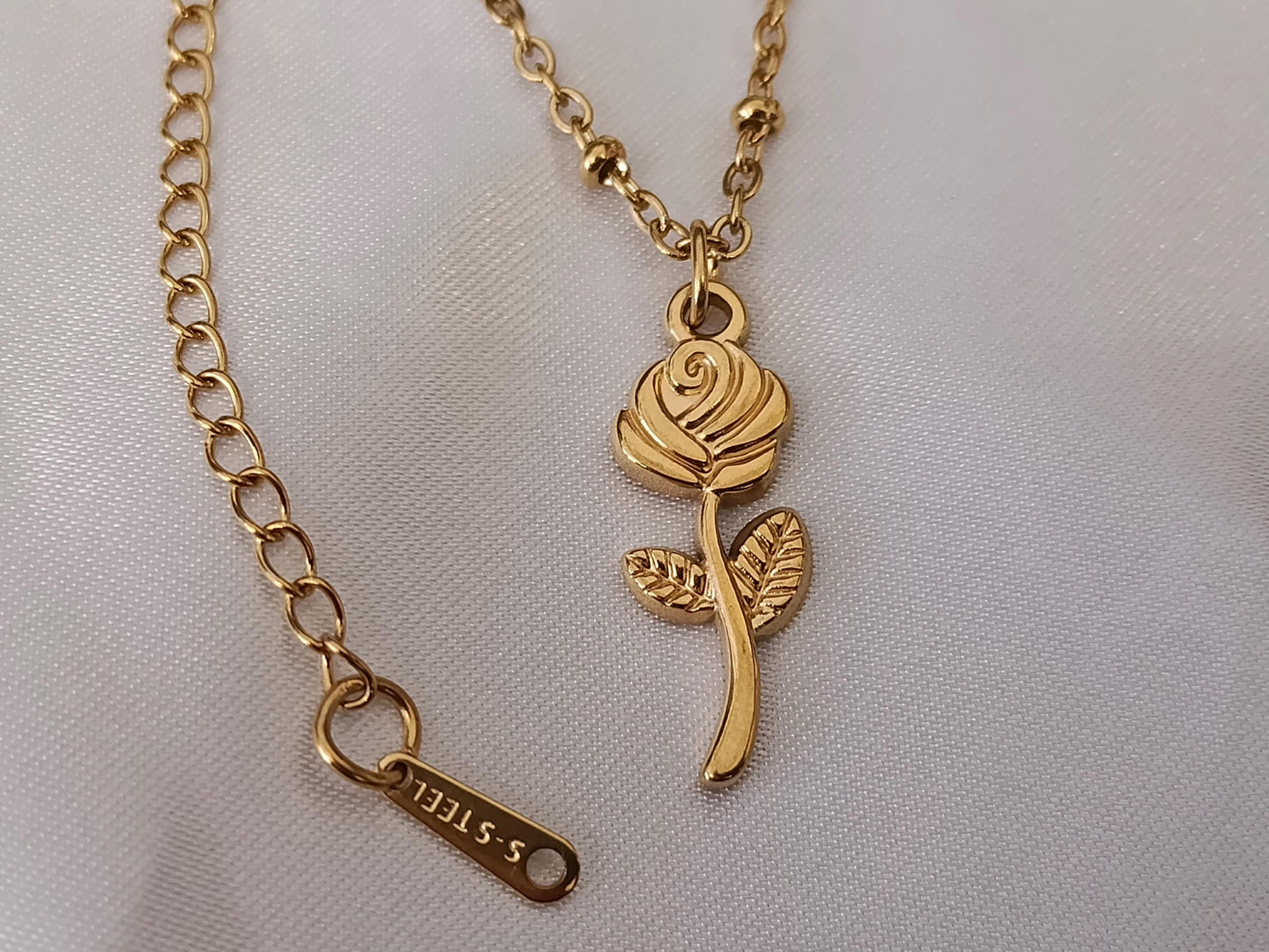 Collar de flor Rosa en Acero Inoxidable con Baño de Oro 18K (40cm + Extensión) para ella