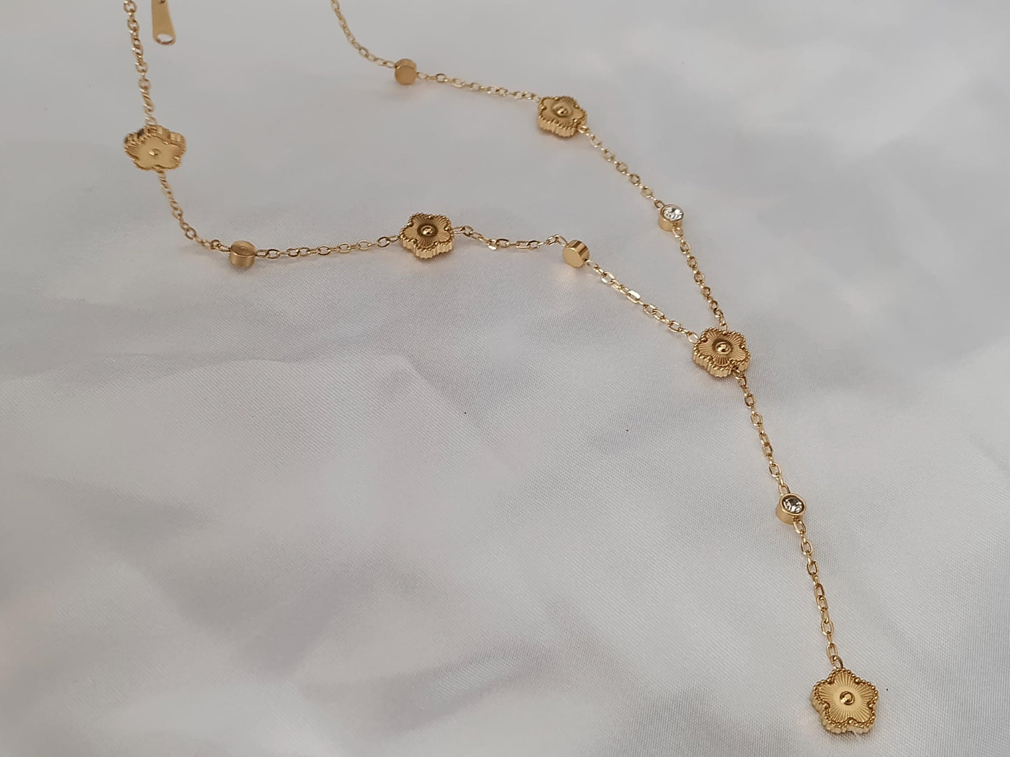Collar de flores y circonitas en Acero Inoxidable con Baño de Oro 18K (50cm + Extensión) para ella