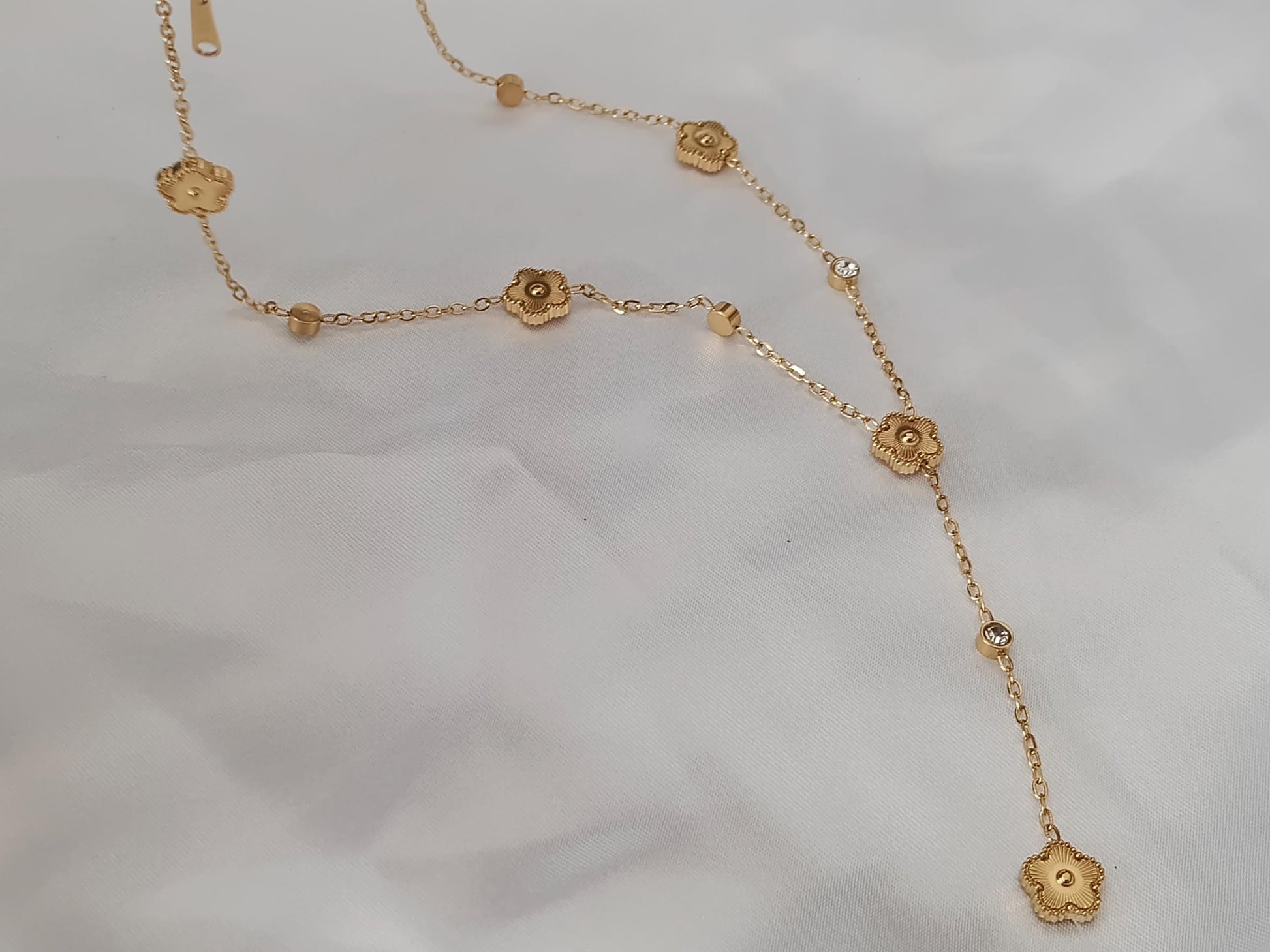 Collar de flores y circonitas en Acero Inoxidable con Baño de Oro 18K (50cm + Extensión) para ella