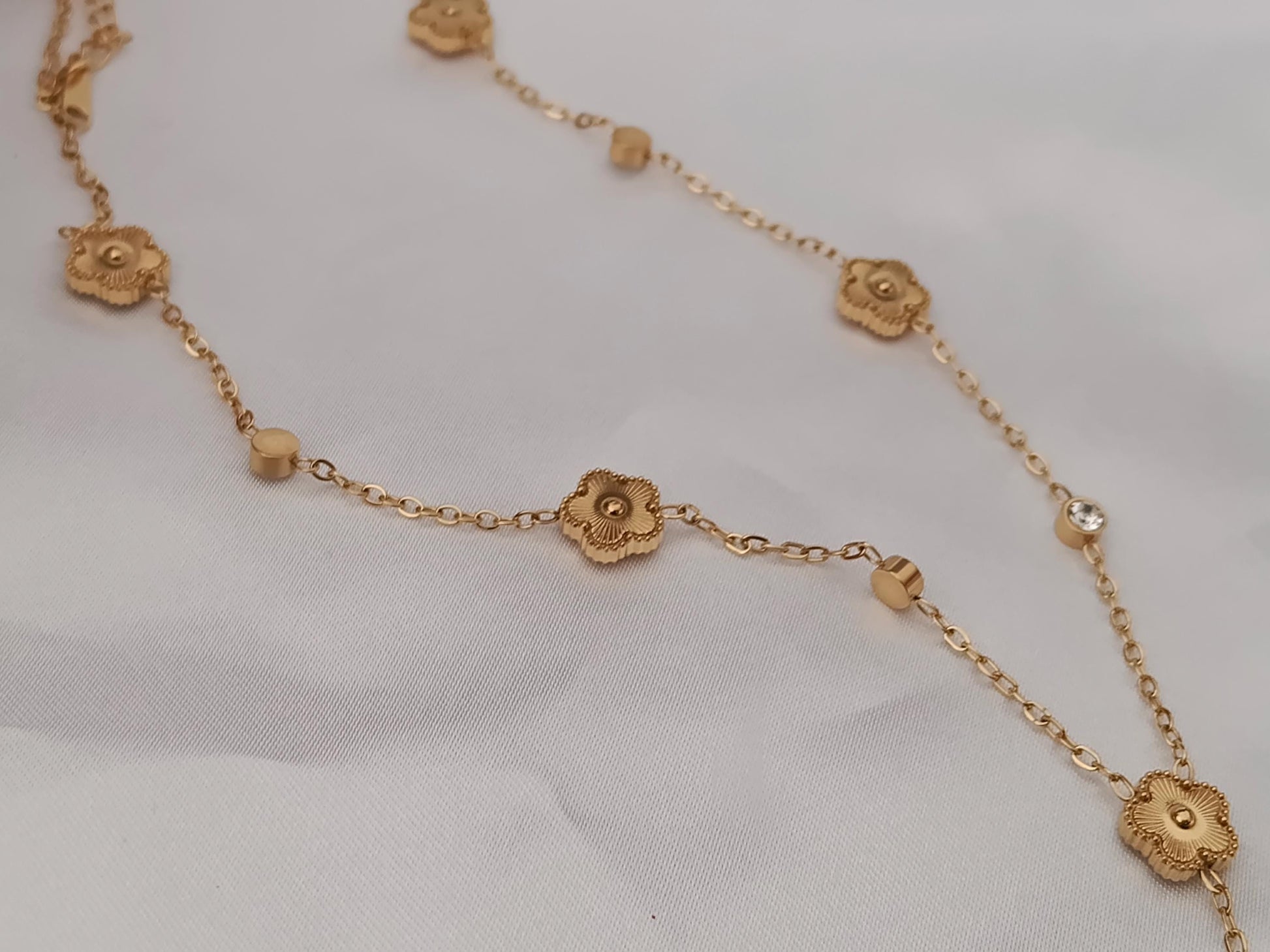 Collar de flores y circonitas en Acero Inoxidable con Baño de Oro 18K (50cm + Extensión) para ella