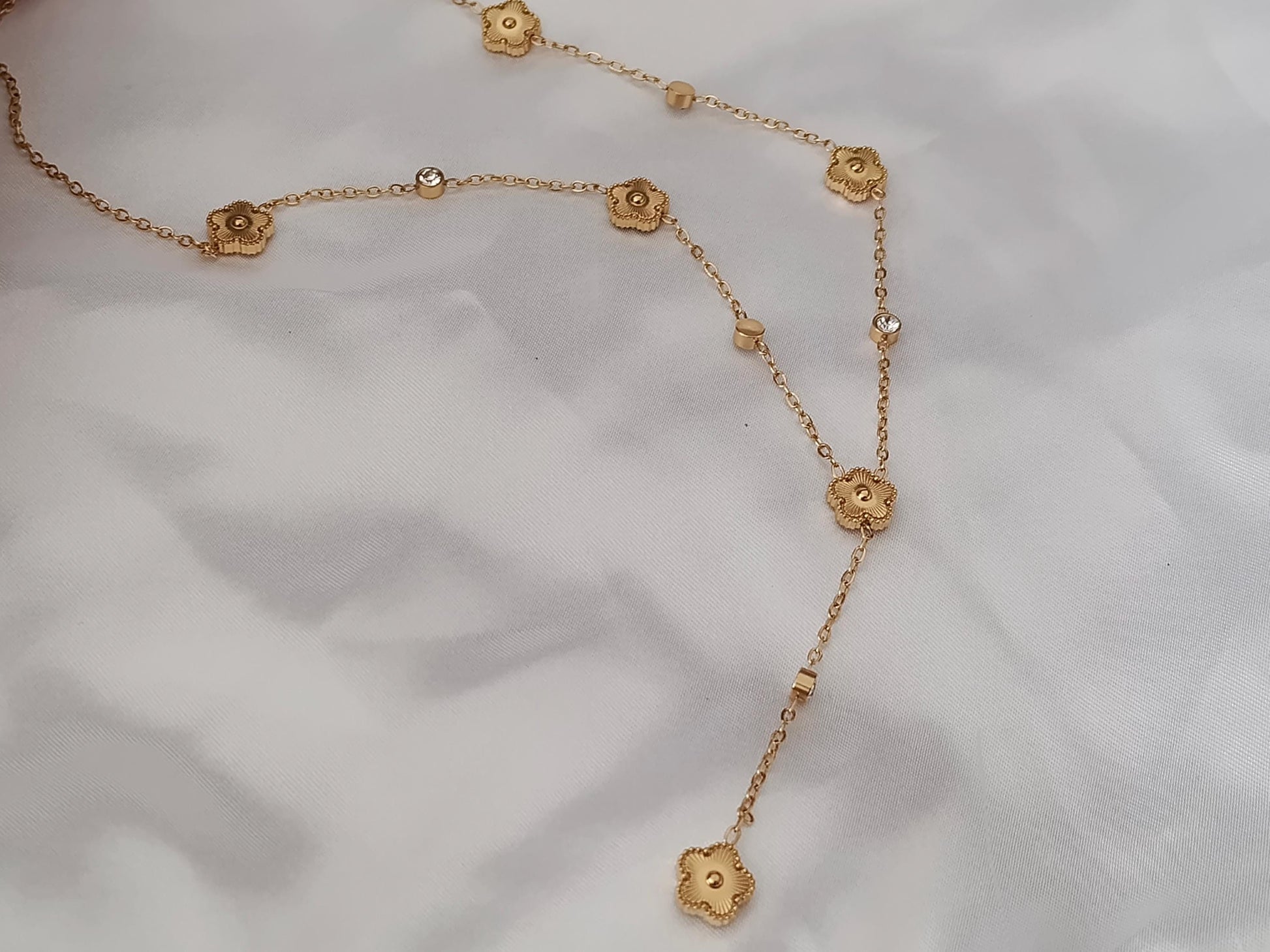 Collar de flores y circonitas en Acero Inoxidable con Baño de Oro 18K (50cm + Extensión) para ella