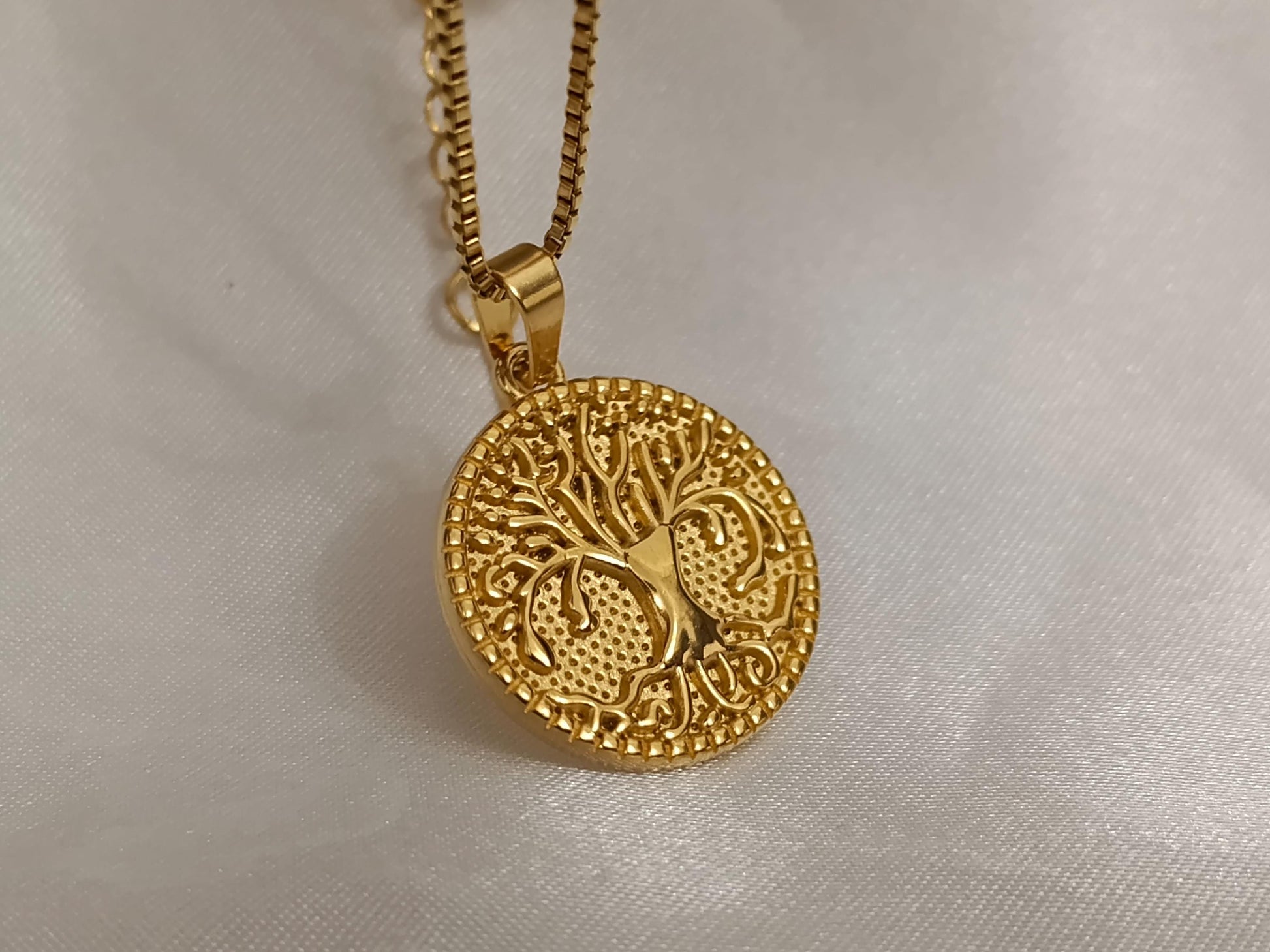 Collar Árbol de la Vida en Oro de 18K (PVD) - Medalla de Acero Inoxidable - 16" + 2" -40cm+5cm extension regalo para ella