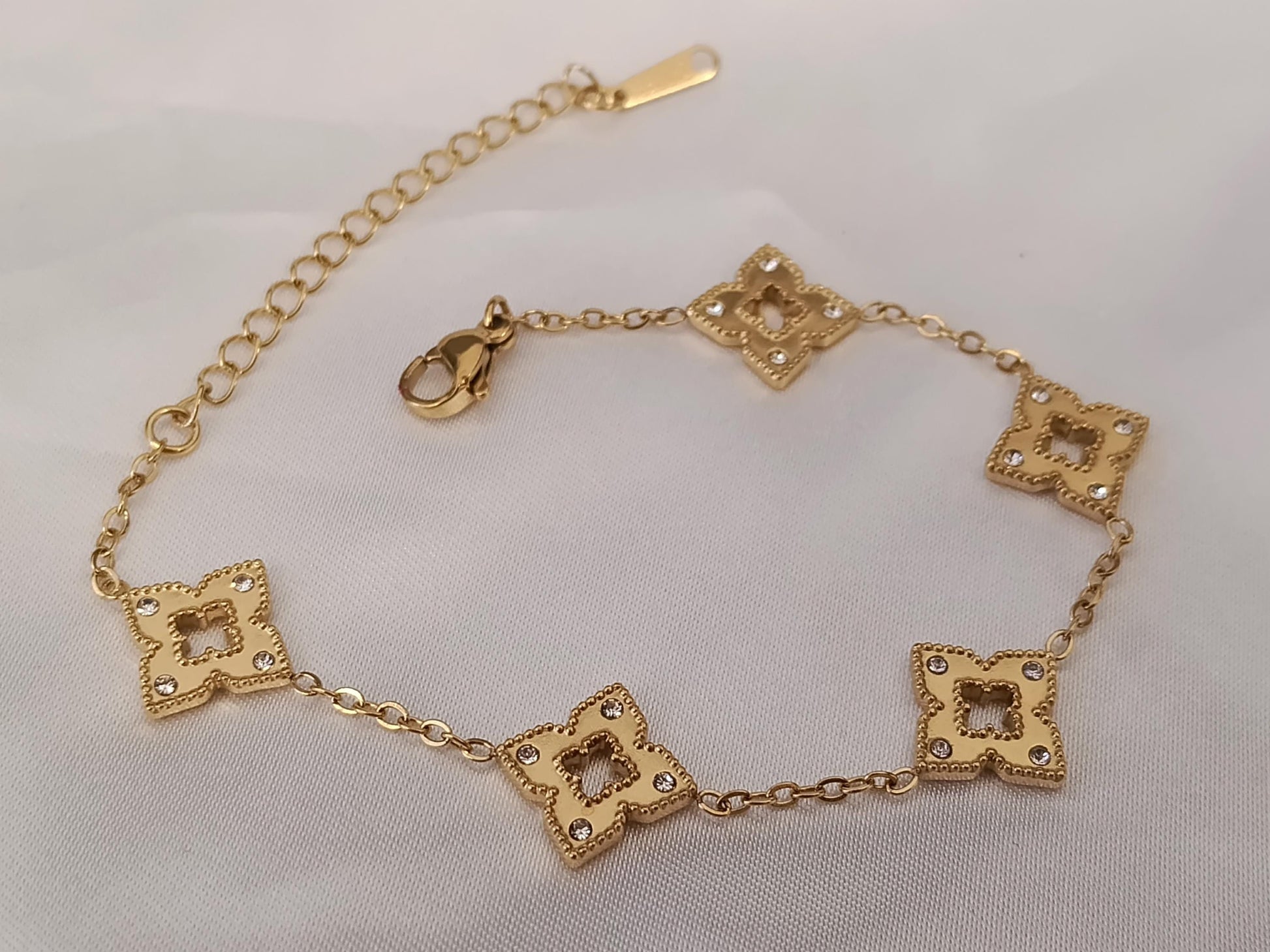 Pulsera Acero Inoxidable trébol con circonitas con Baño de Oro 18K regalos para ella