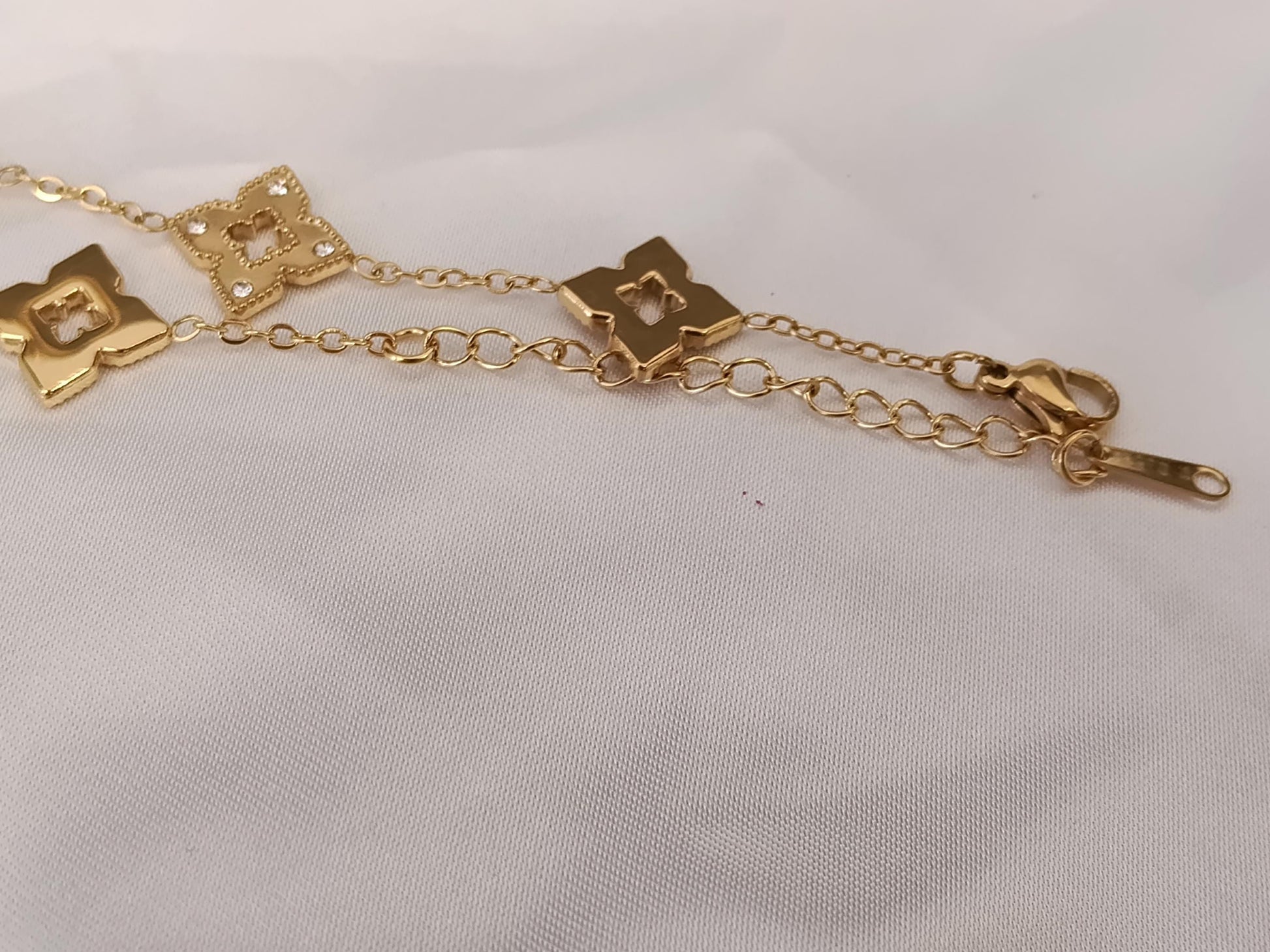 Pulsera Acero Inoxidable trébol con circonitas con Baño de Oro 18K regalos para ella