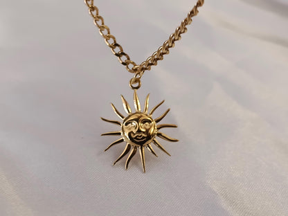 Collar con cadena Miami y colgante sol acero inoxidable oro bañado 18K resistente al agua para mujeres