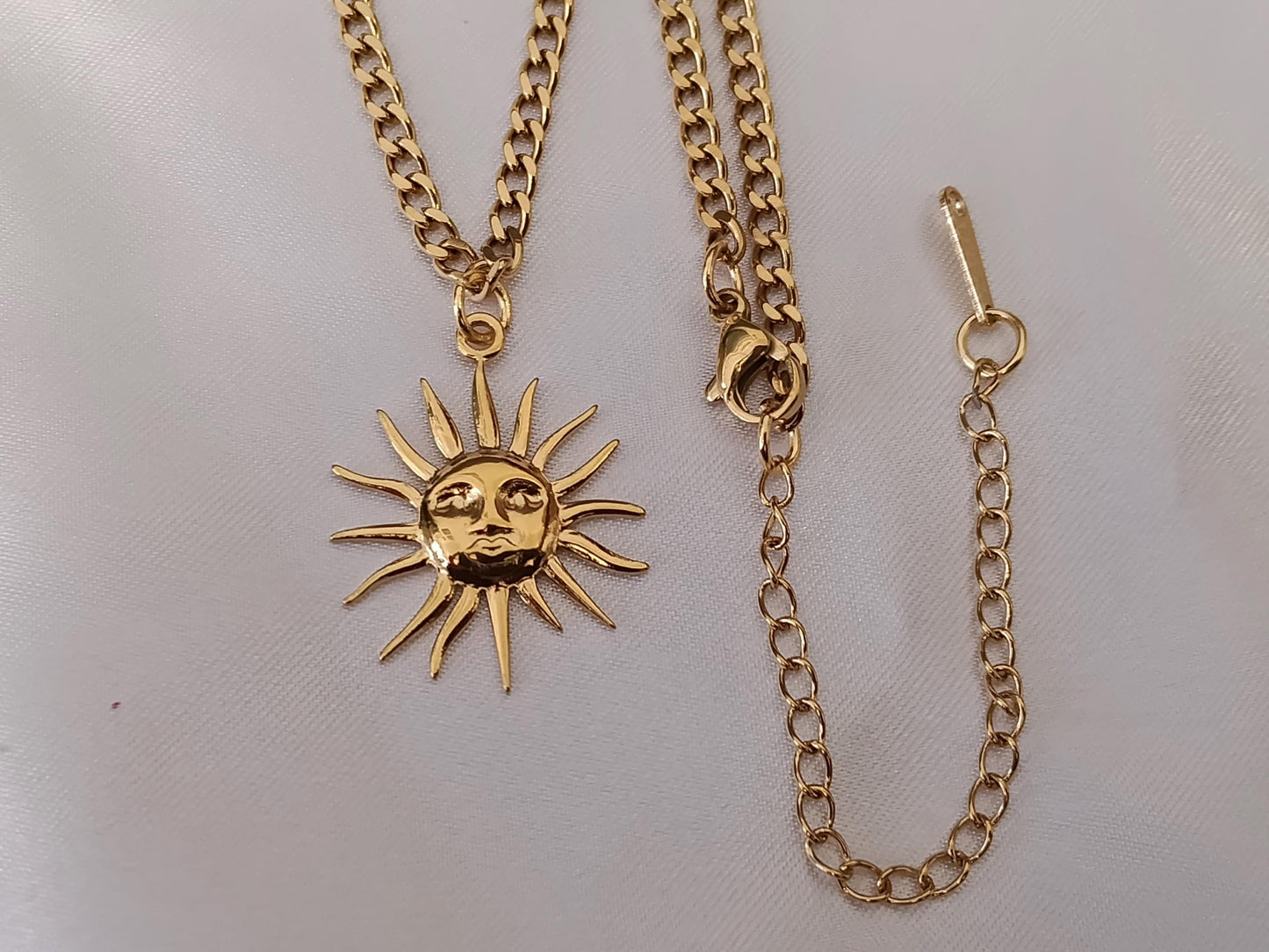 Collar con cadena Miami y colgante sol acero inoxidable oro bañado 18K resistente al agua para mujeres