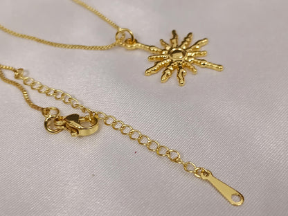 Collar con cadena de caja y colgante sol acero inoxidable oro bañado de 18K con extensión ajustable para mujeres