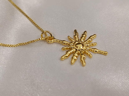 Collar con cadena de caja y colgante sol acero inoxidable oro bañado de 18K con extensión ajustable para mujeres