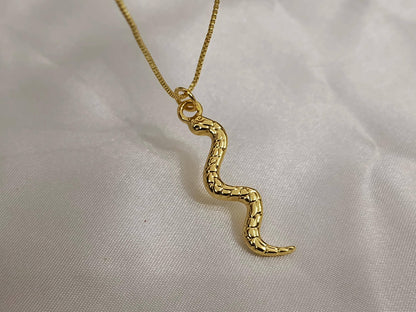 Collar con colgante serpiente acero inoxidable oro bañado 18K para mujeres