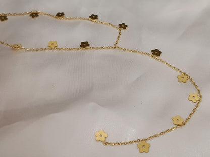 Collar Largo Estilo Y con cuentas de Flores Pulidas en Oro de 18K (PVD) - Acero Inoxidable - 20"-22" para mujeres