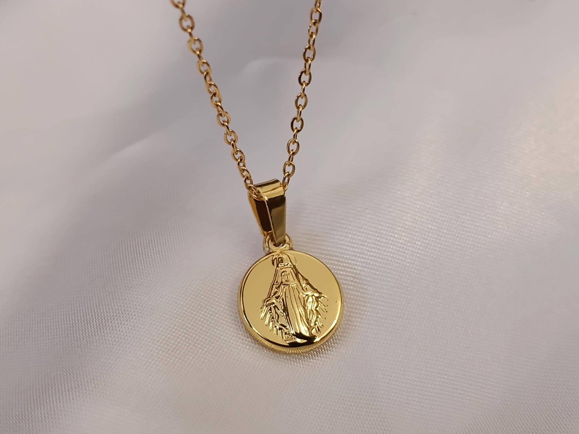 Collar con medalla de Virgin María acero inoxidable bañado en oro 18K para mujeres