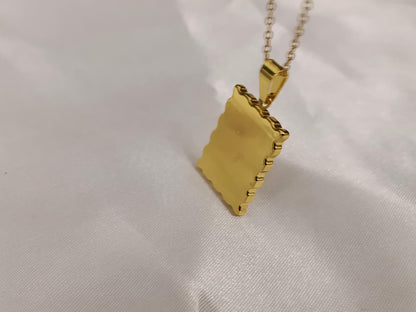 Collar con Colgante Rectangular de Ángel en Oro 18K (PVD) - 16" + 2" Ajustable para mujeres