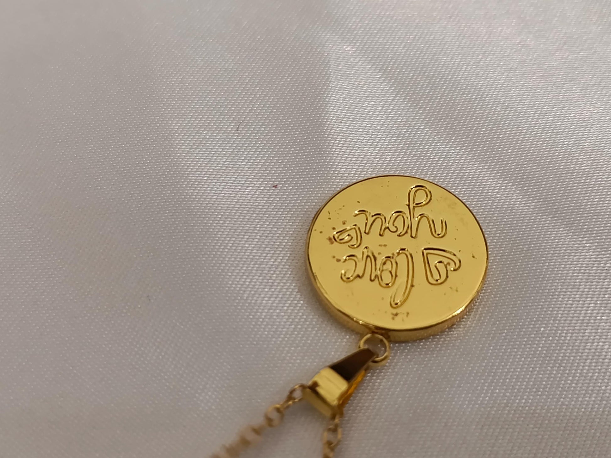 Collar con Colgante moneda de Ángel en Oro 18K (PVD) - 16" + 2" Ajustable para mujeres