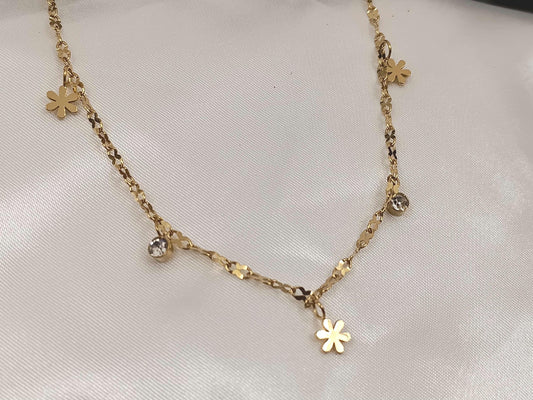 Collar con Colgante flores y circonitas en Oro 18K (PVD) - 16" + 2" Ajustable para mujeres