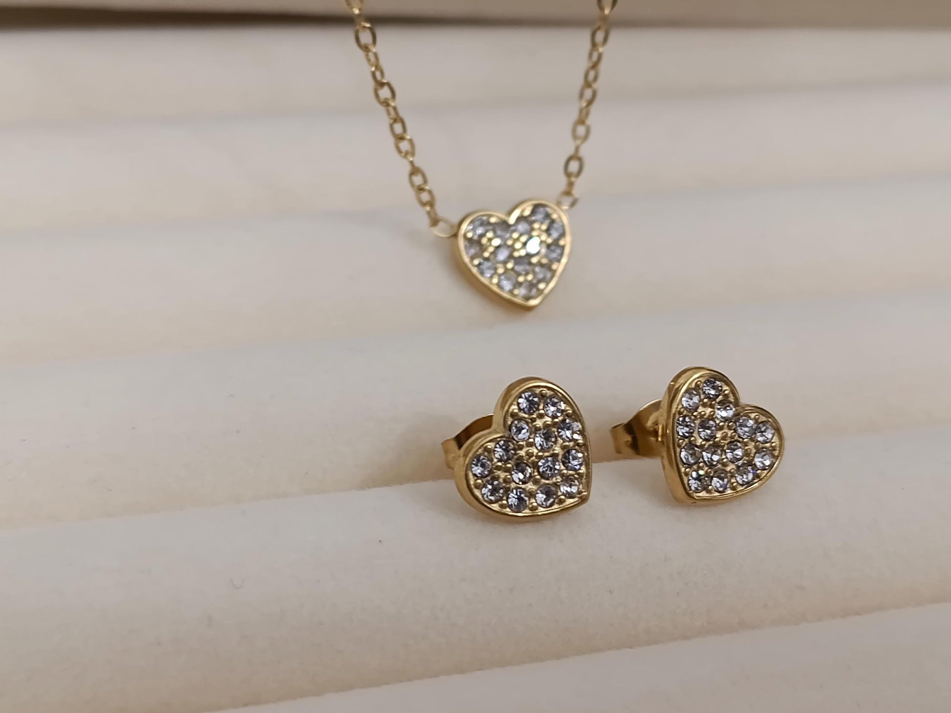 Conjunto de collar corazón circonita con pendientes a juego acero inoxidable bañado en oro 18K para mujeres