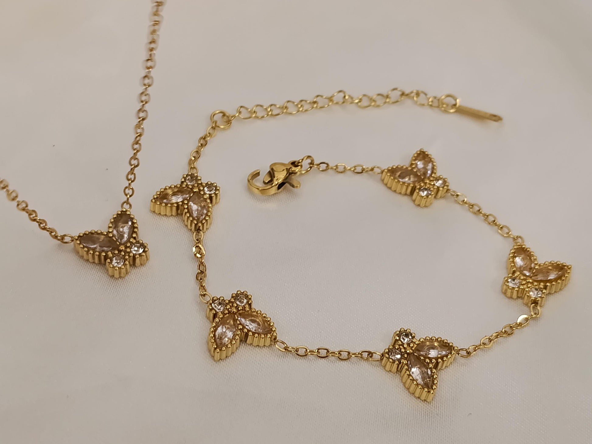 Conjunto de joyas collar de mariposa circonitas con pulsera a juego acero inoxidable oro bañado 18K para mujeres