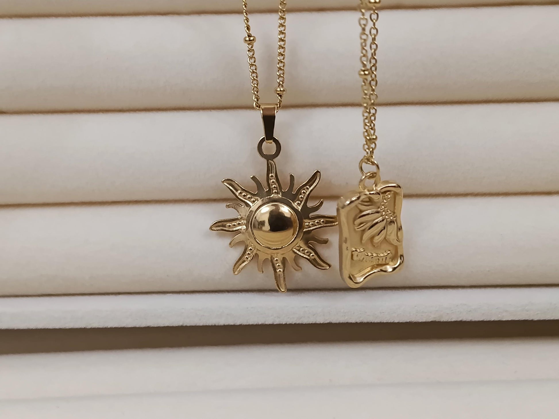 Collar con colgantes de sol y medalla acero inoxidable oro bañado 18K para mujeres