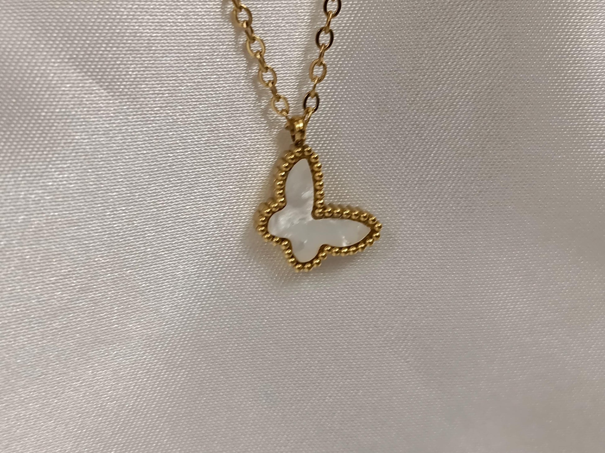 Collar de mariposa rojo y blanco acero inoxidable oro bañado 18K para mujeres