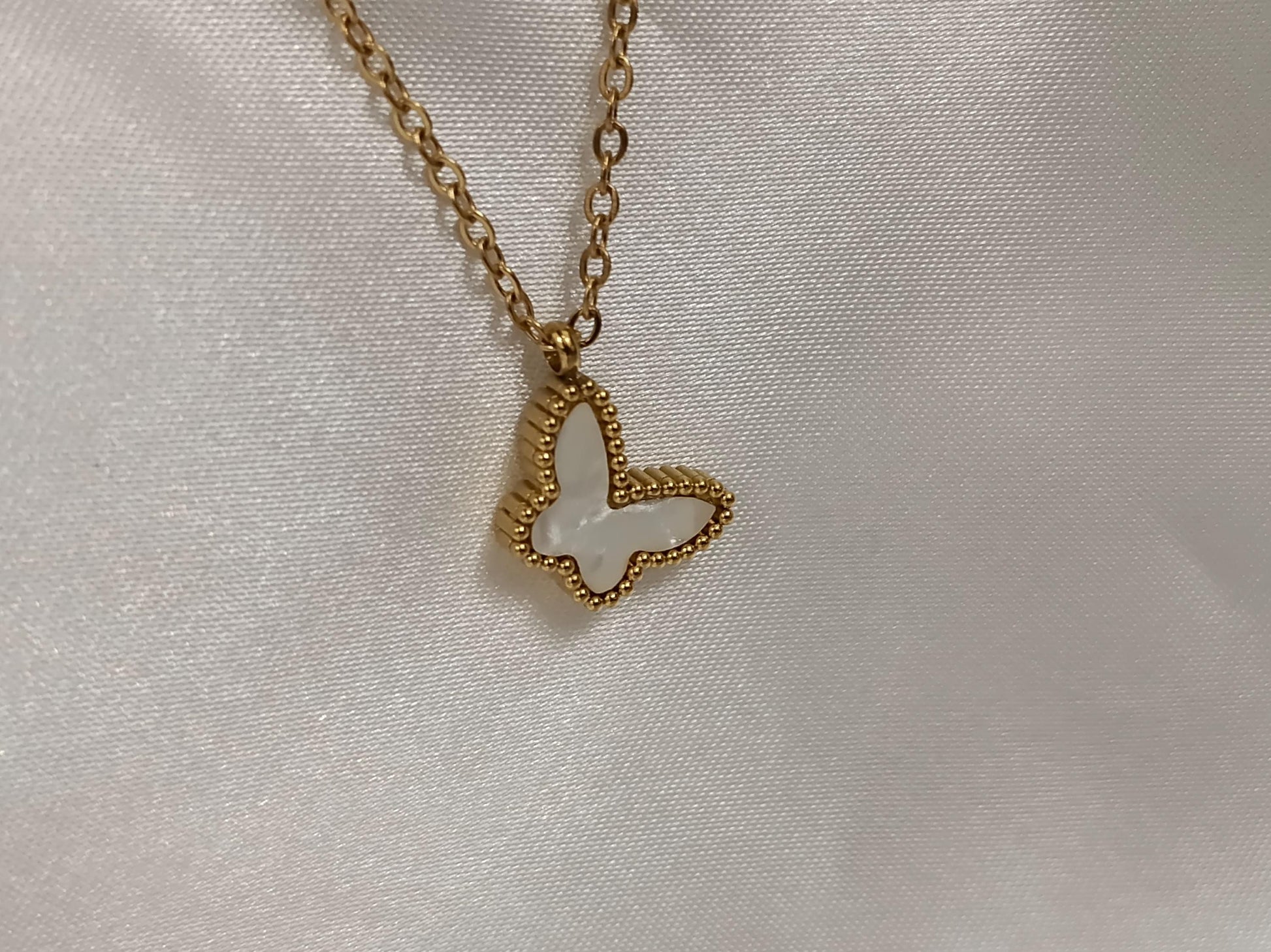 Collar de mariposa rojo y blanco acero inoxidable oro bañado 18K para mujeres