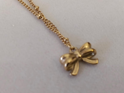 Collar de cuentas con Colgante de Lazo en Acero Inoxidable y Baño de Oro 18K (40cm + Extensión) regalo para ella