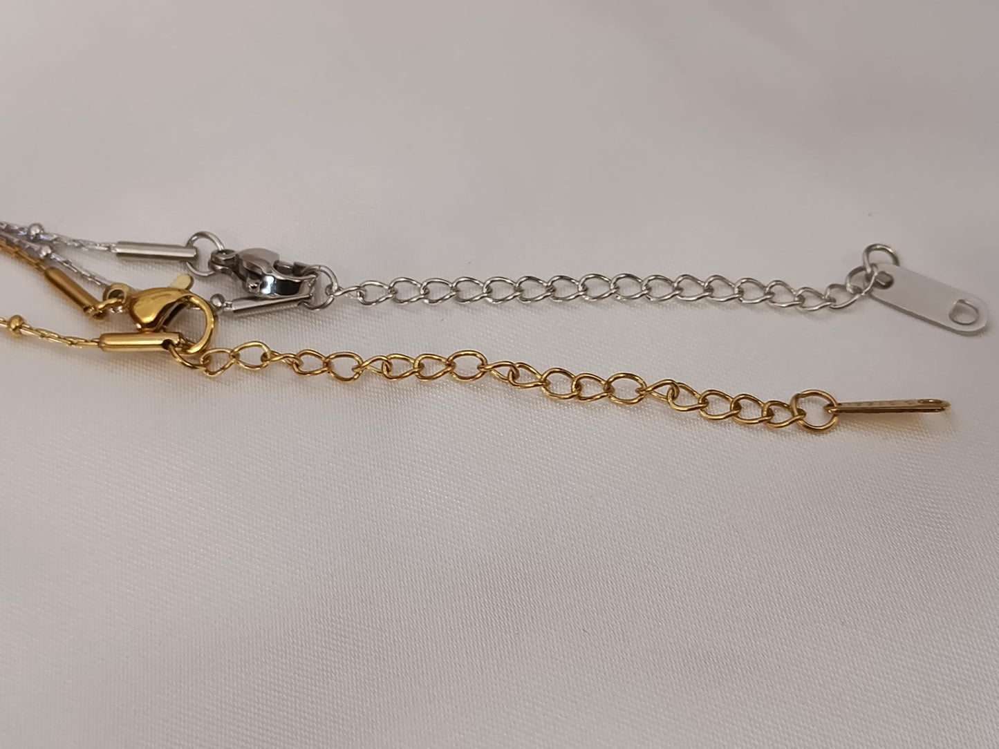 Collar de cuentas con colgantes rectangular con letras pulidas acero inoxidable oro bañado 18K para mujeres