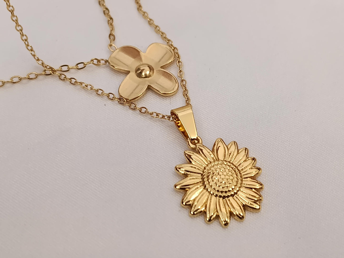 Collar con Colgante de Flor girasol en Oro 18K (PVD) - Acero Inoxidable - 16" + 2" /40cm+5cm extension para mujeres