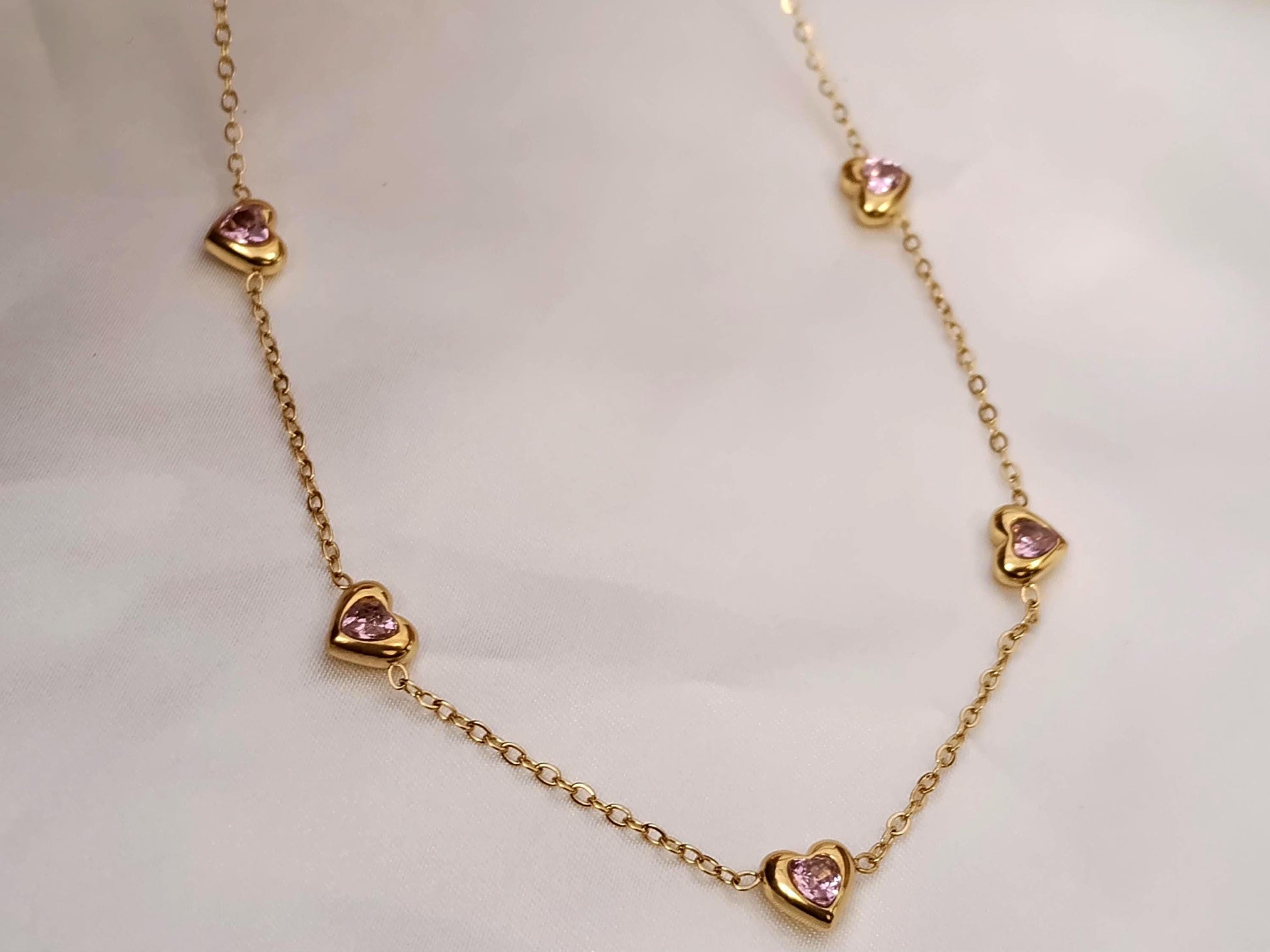 Collar con Colgantes corazones y circonitas rosas en Oro 18K (PVD) - 16" + 2" /40cm +5cm extensión Ajustable para mujeres