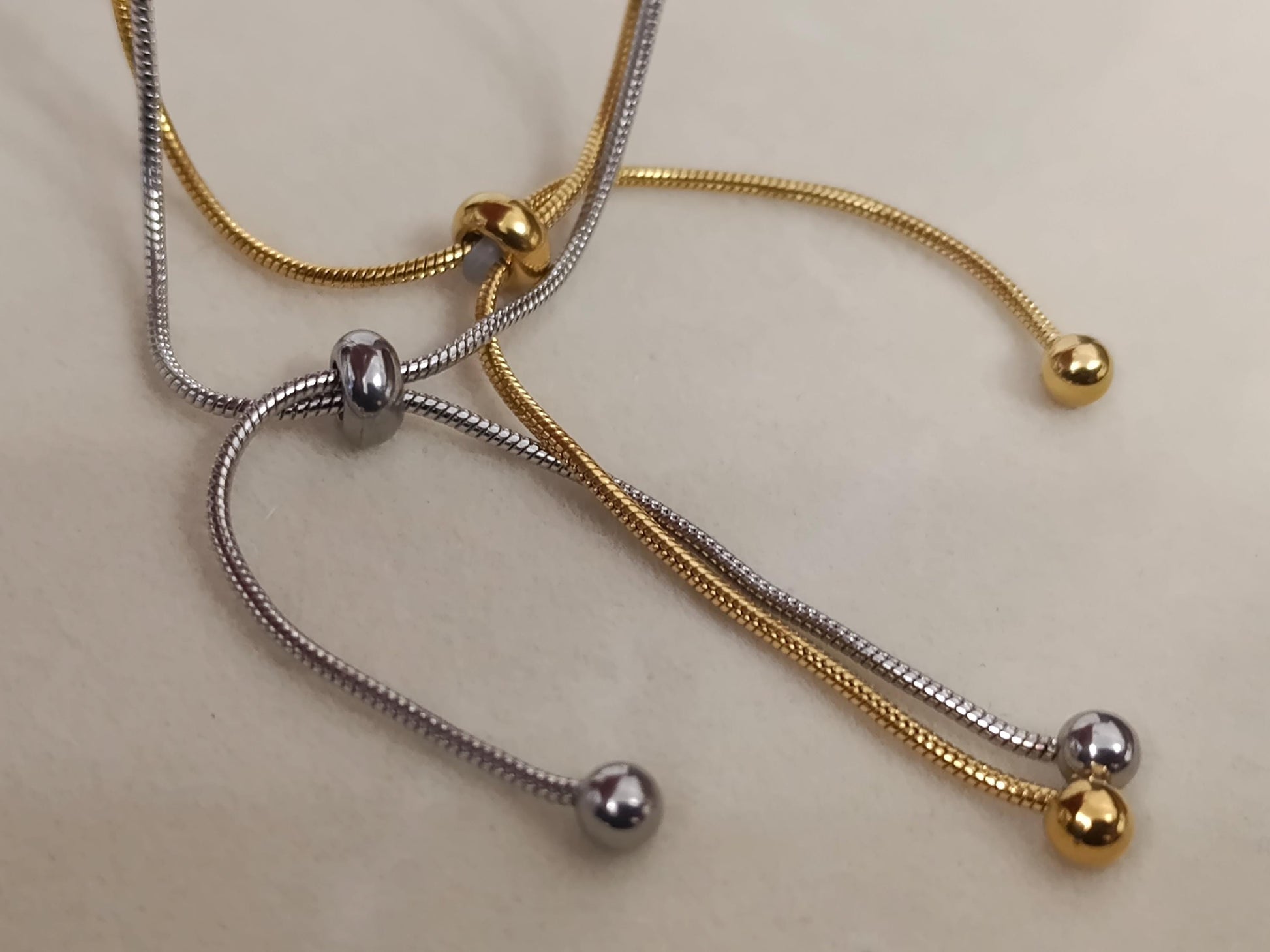 Pulsera con cadena serpiente diseño sencillo ajustable acero inoxidable oro bañado 18K para mujeres