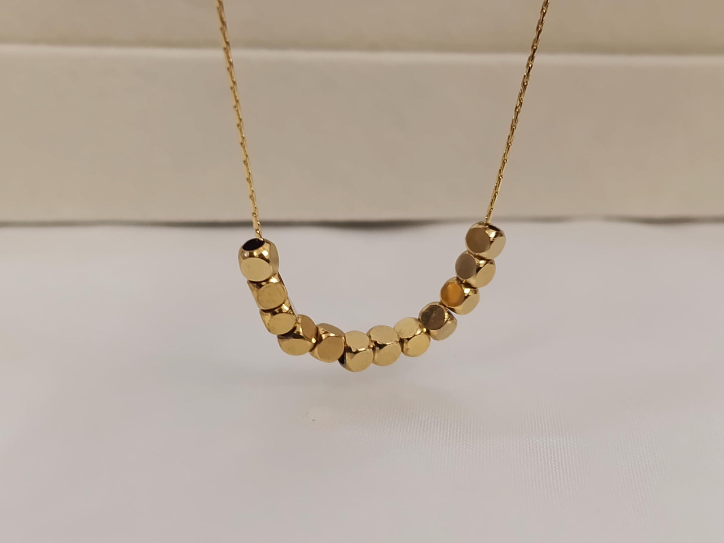 Collar Brillante con Cuentas y Colgante Cuadrado en Oro 18K (PVD) - Acero Inoxidable para mujeres