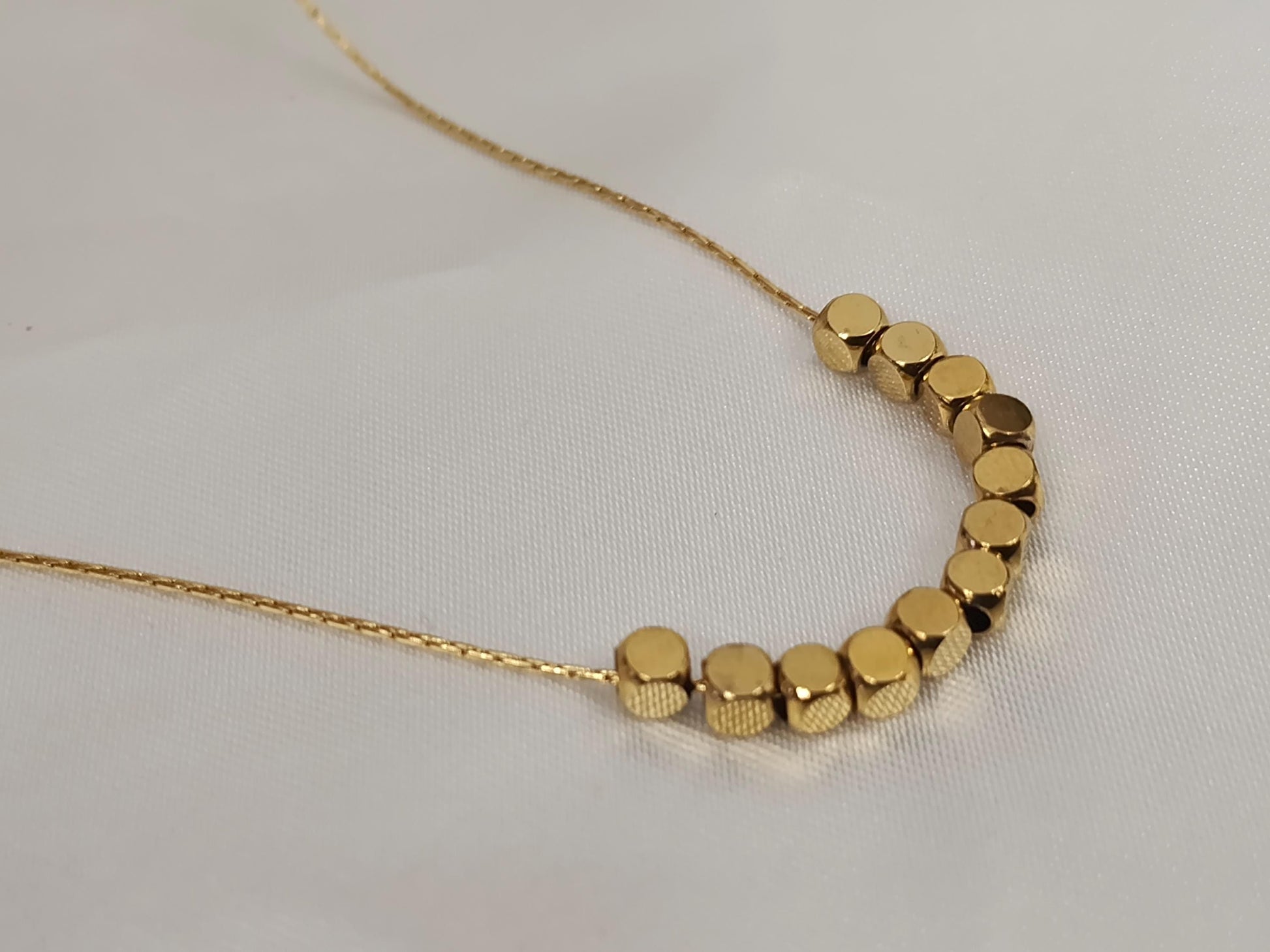 Collar Brillante con Cuentas y Colgante Cuadrado en Oro 18K (PVD) - Acero Inoxidable para mujeres