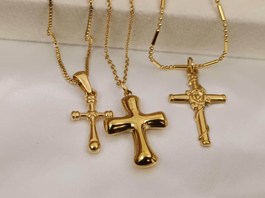 Collar con colgantes de cruz acero inoxidable oro bañado 18K tratado como oro viejo para mujeres