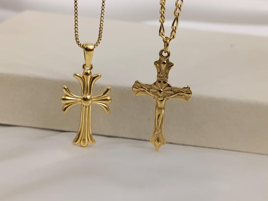 Collar con colgantes de cruz acero inoxidable oro bañado 18K tratado como oro viejo para mujeres