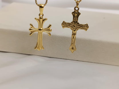 Collar con colgantes de cruz acero inoxidable oro bañado 18K tratado como oro viejo para mujeres