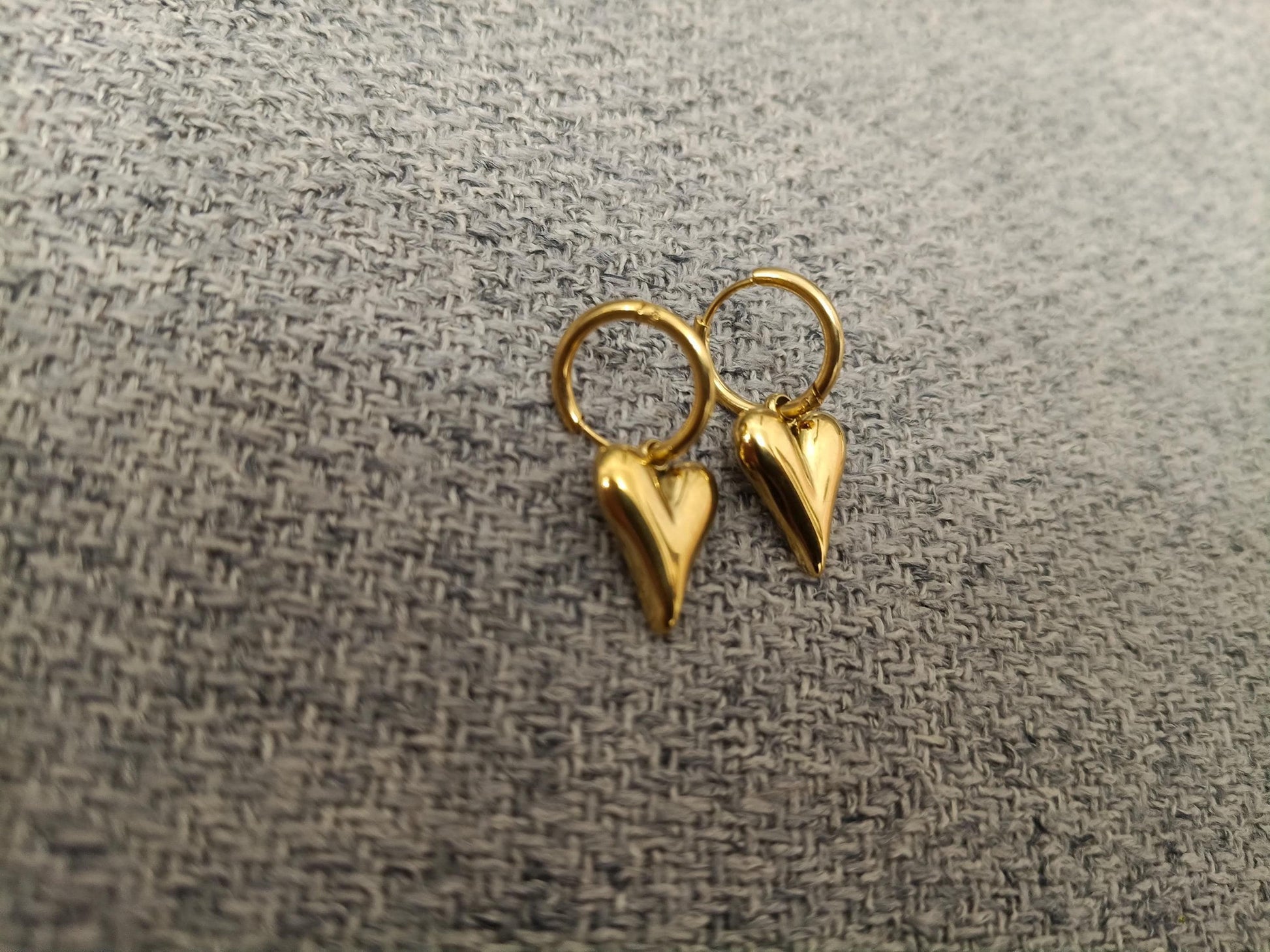 Aretes Aros Corazón Colgantes en Oro 18K (PVD) - Acero Inoxidable - Resistentes al Agua para mujeres