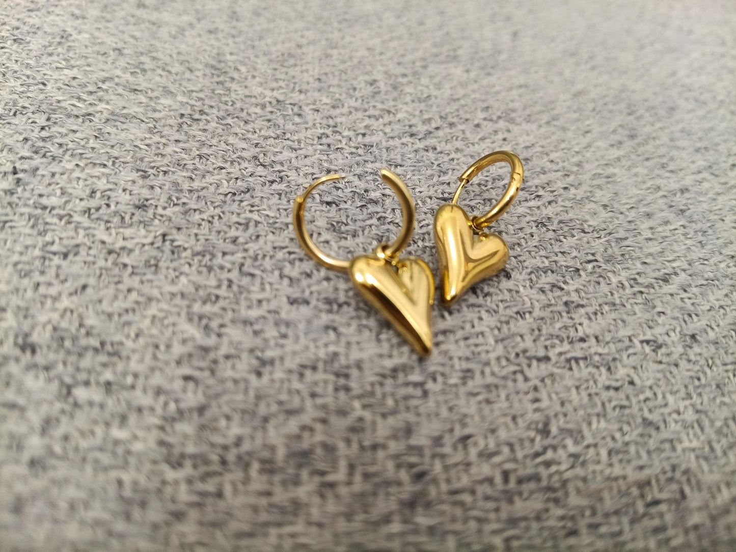 Aretes Aros Corazón Colgantes en Oro 18K (PVD) - Acero Inoxidable - Resistentes al Agua para mujeres