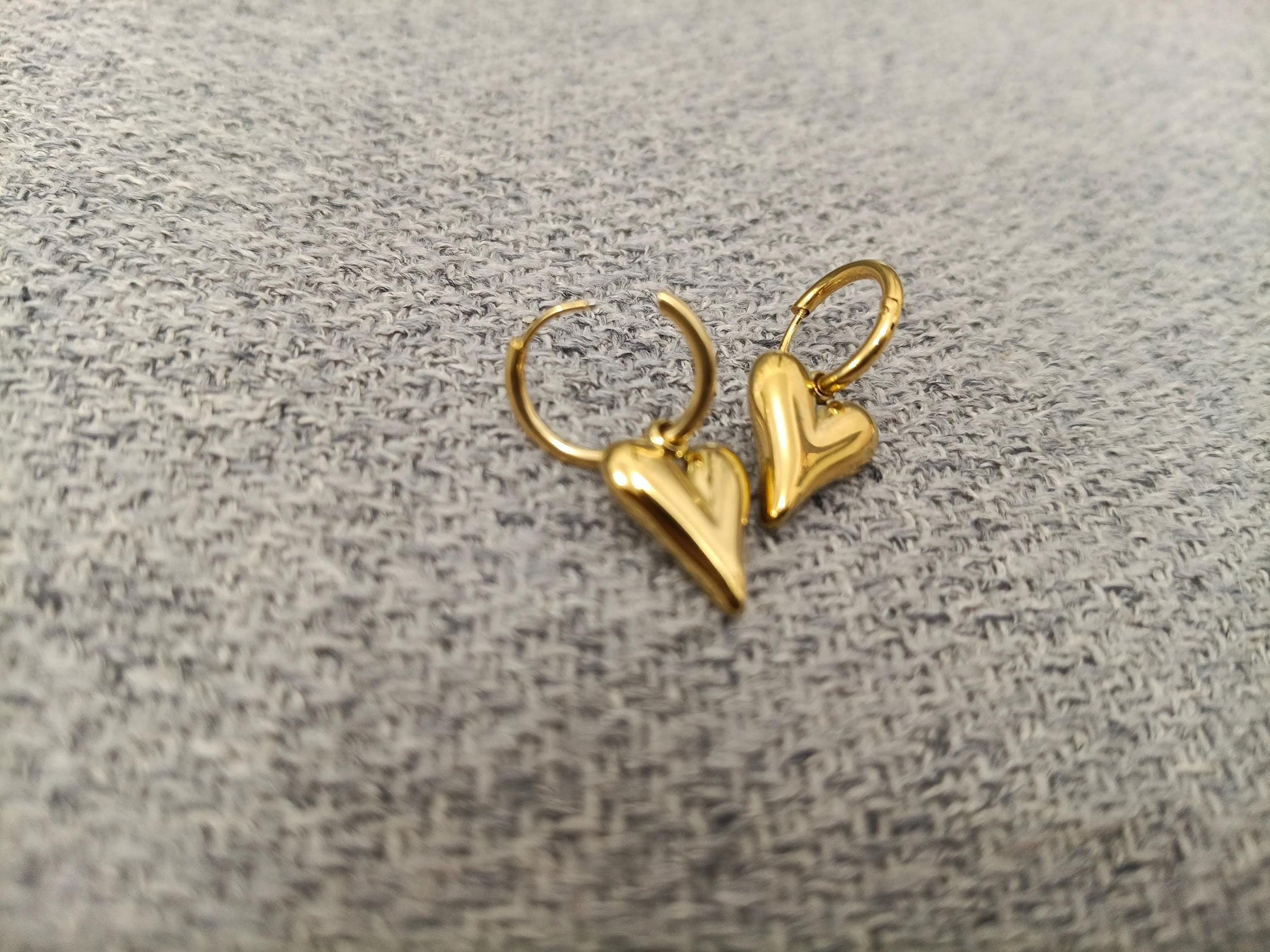 Aretes Aros Corazón Colgantes en Oro 18K (PVD) - Acero Inoxidable - Resistentes al Agua para mujeres