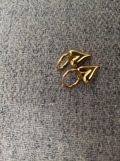 Aretes Aros Corazón Colgantes en Oro 18K (PVD) - Acero Inoxidable - Resistentes al Agua para mujeres