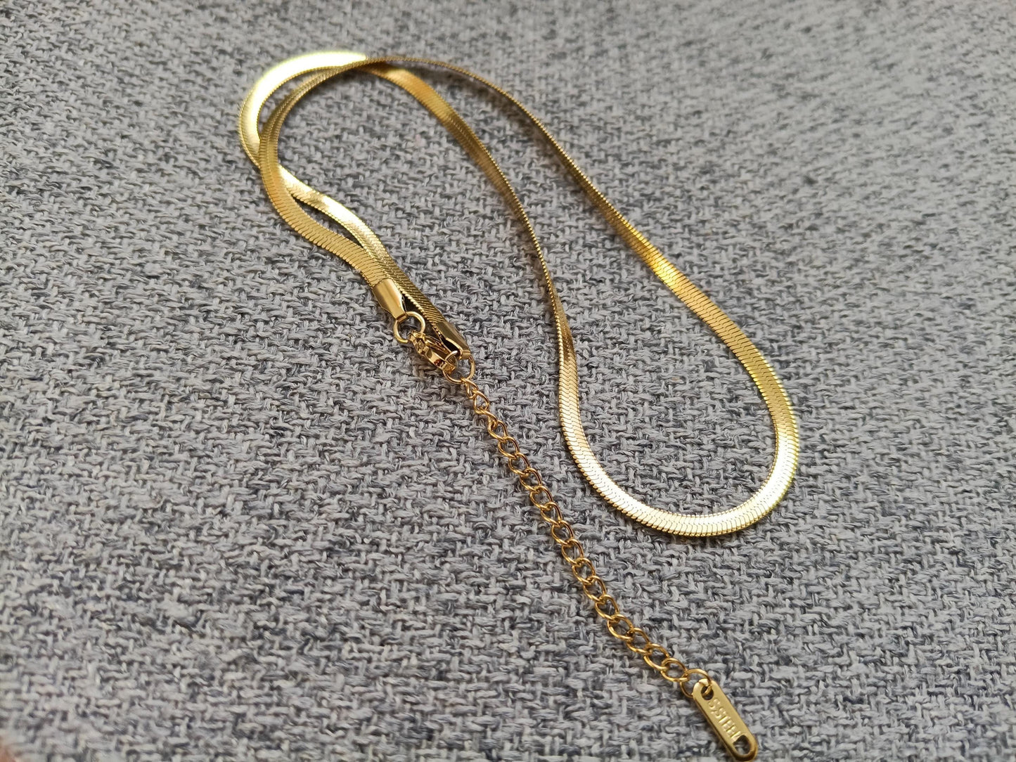 Cadena plana de Serpiente Brillante en Oro 18K (PVD) - Acero Inoxidable - 16" + 2" /40cm+5cm extension para mujeres