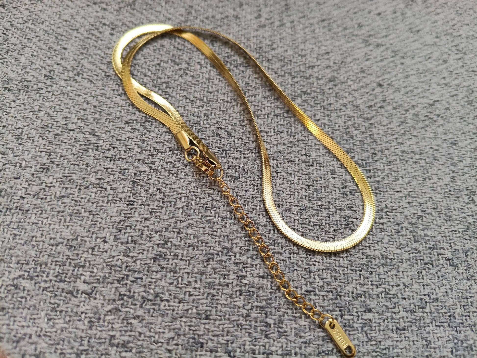 Cadena plana de Serpiente Brillante en Oro 18K (PVD) - Acero Inoxidable - 16" + 2" /40cm+5cm extension para mujeres