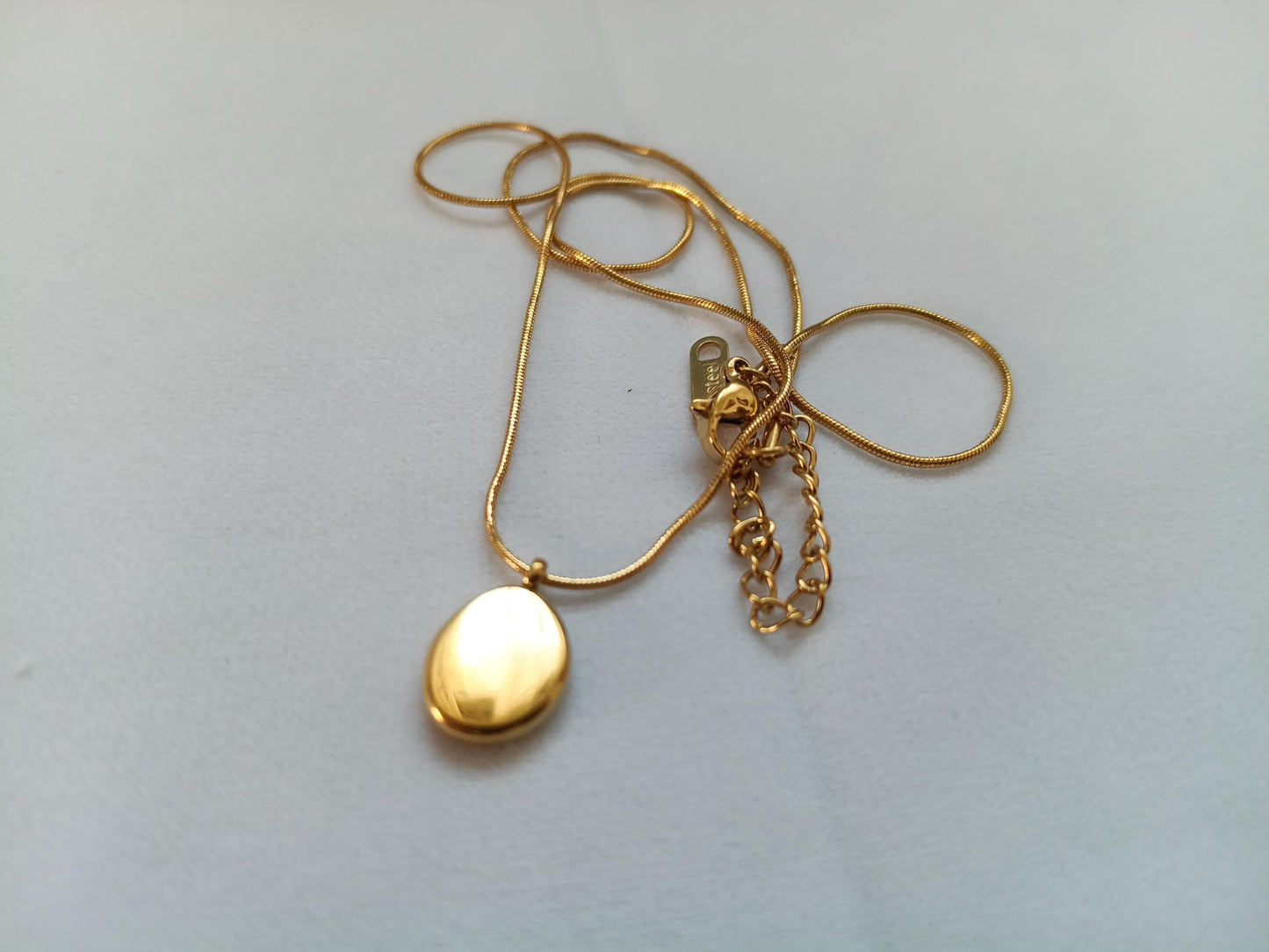 Collar Moneda Ovalada Pulida en Oro 18K (PVD) - Cadena Serpiente - 16" + 2" 40+5cm para mujeres
