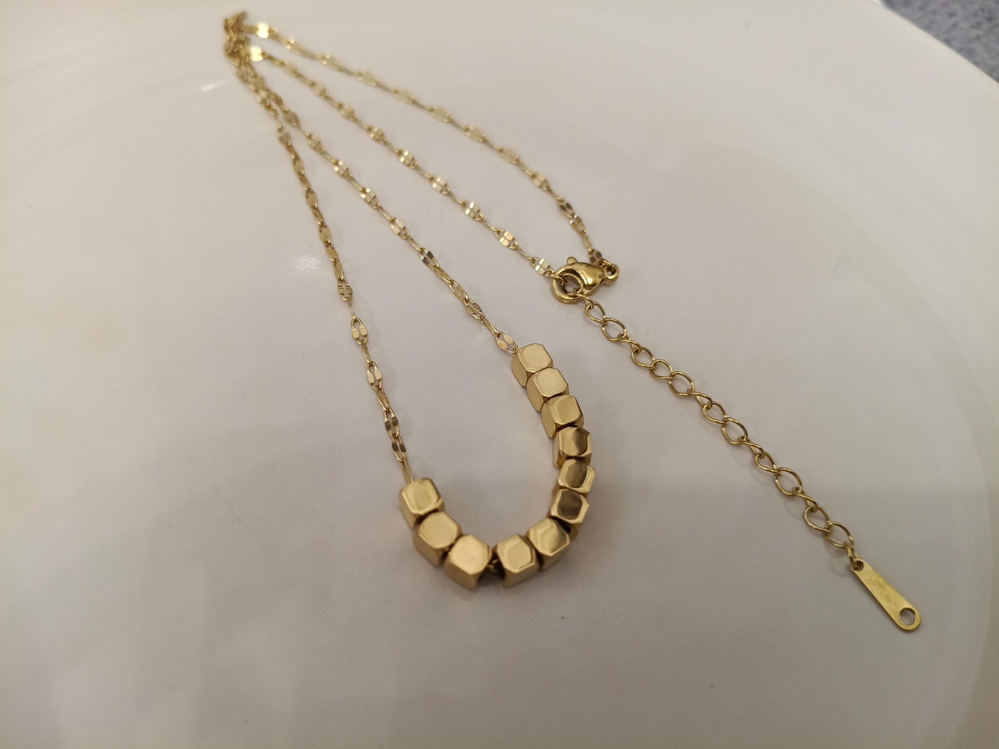 Collar Brillante con Cuentas y Colgante Cuadrado en Oro 18K (PVD) - Acero Inoxidable para mujeres