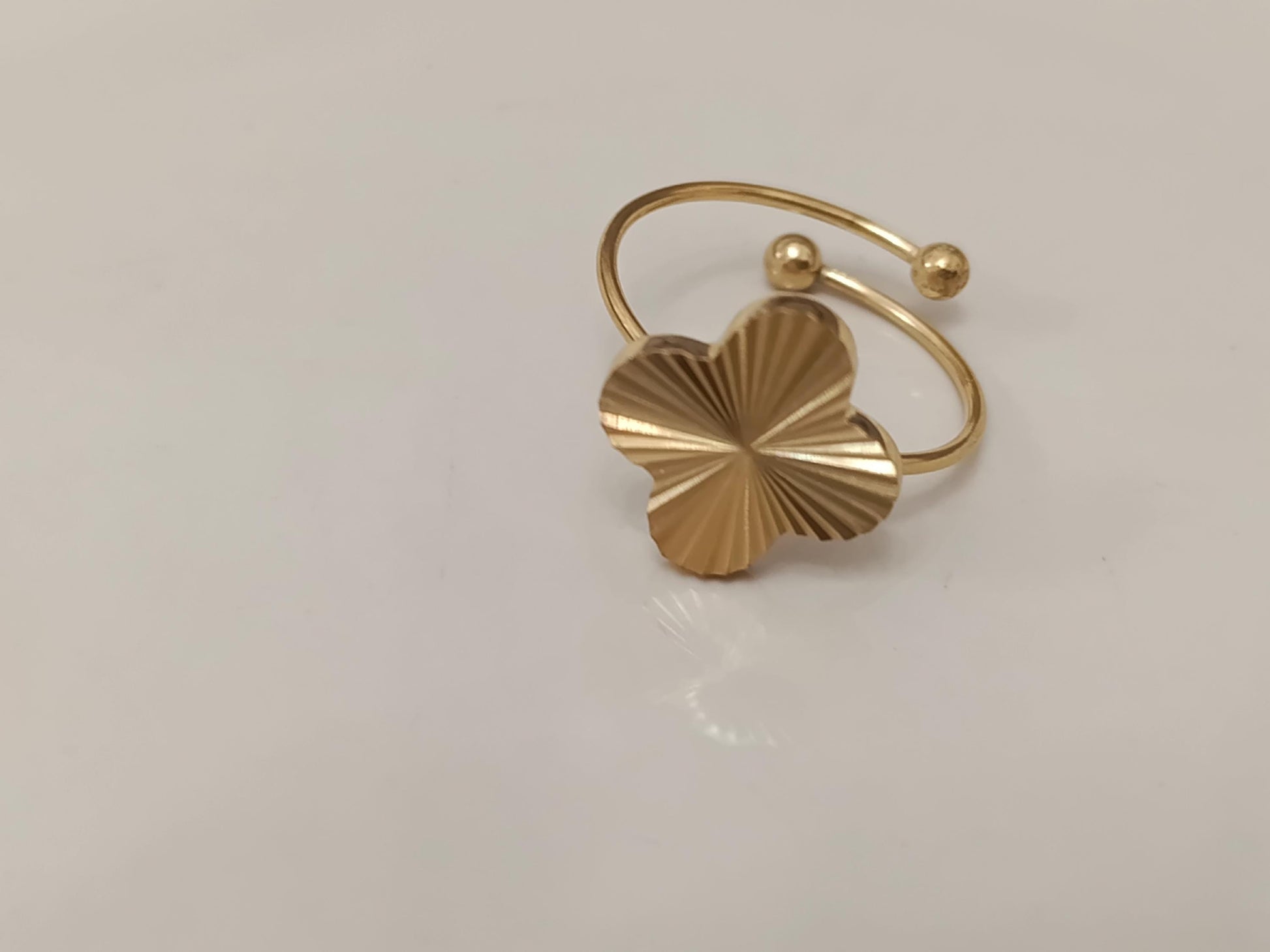 Anillo Abierto Ajustable Trébol de Cuatro Hojas - Acero Inoxidable - bañado en oro 18K para ella