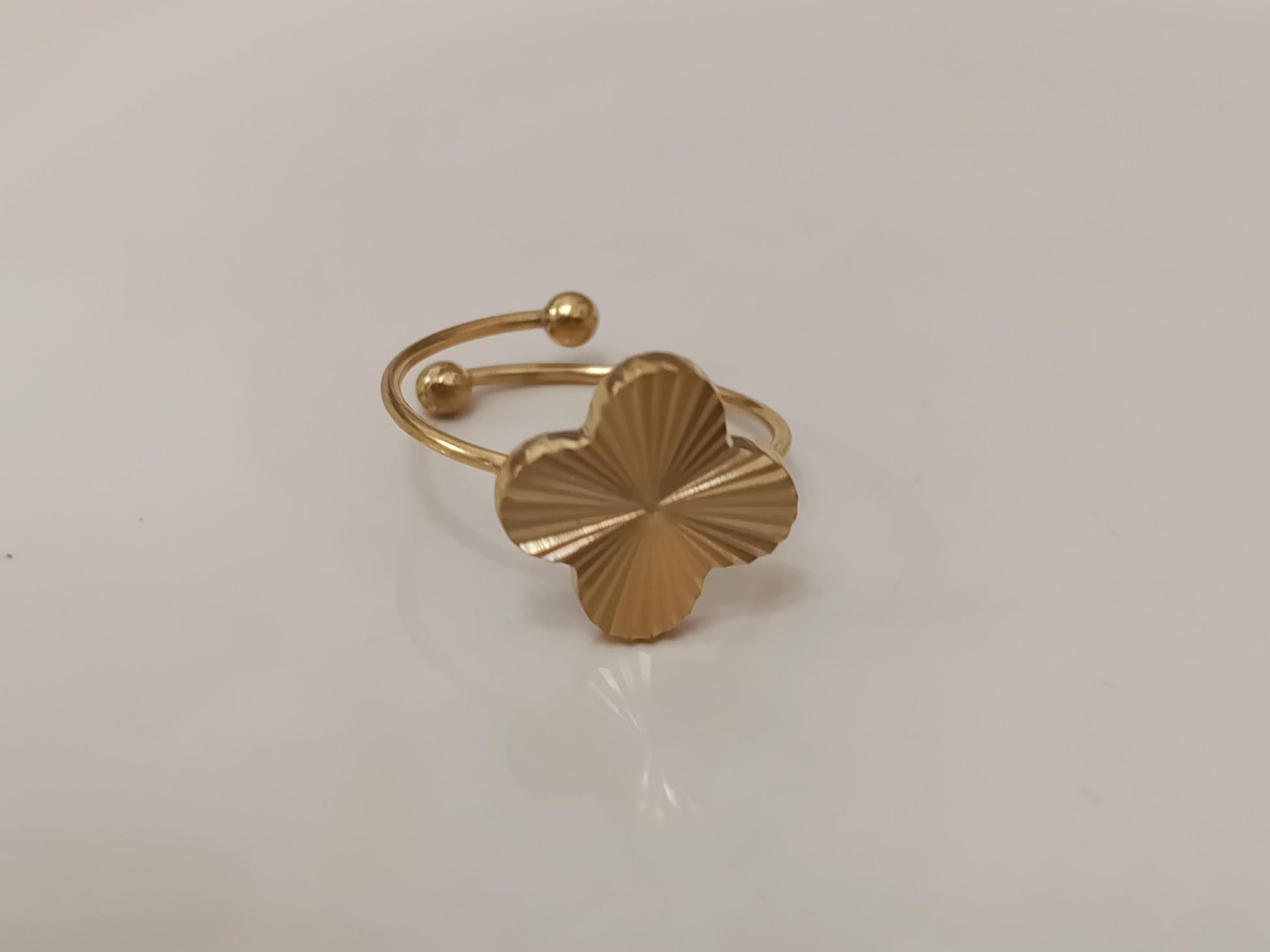 Anillo Abierto Ajustable Trébol de Cuatro Hojas - Acero Inoxidable - bañado en oro 18K para ella